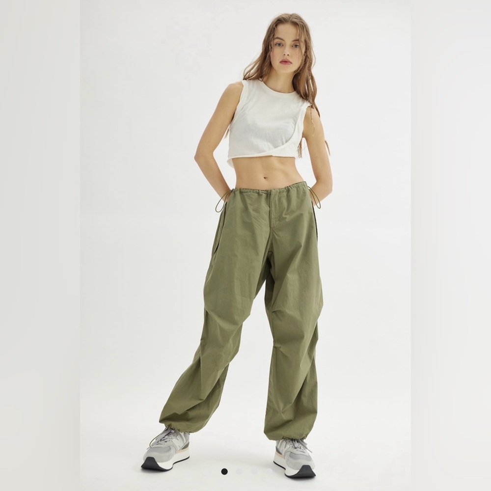 Urban Outfitters iets frans olive green cargo pants